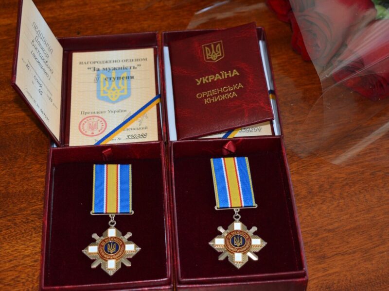 У Миргородській громаді рідним полеглих воїнів передали нагороди