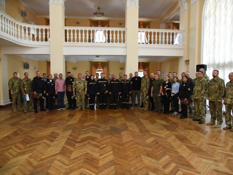 До Дня захисників та захисниць України у Полтаві нагородили військових, поліцейських та рятувальників
