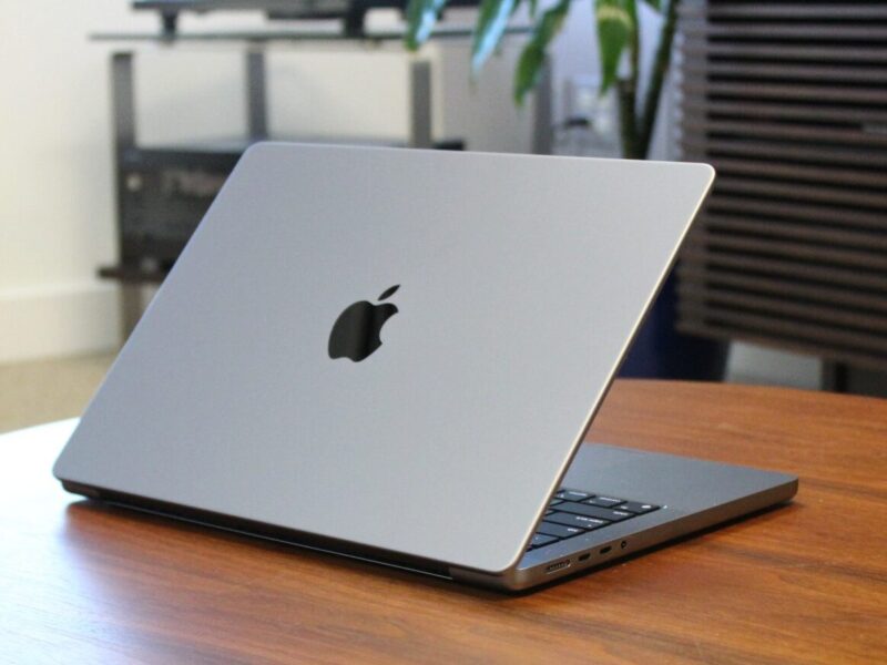 Тиснуть конкуренти: Apple вперше готує до виробництва бюджетну лінійку MacBook