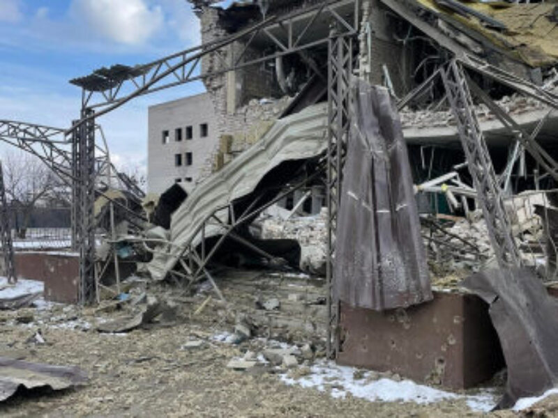 В Україні за час повномасштабної війни зруйновано вщент 211 об’єктів медзакладів, 1600 пошкоджено