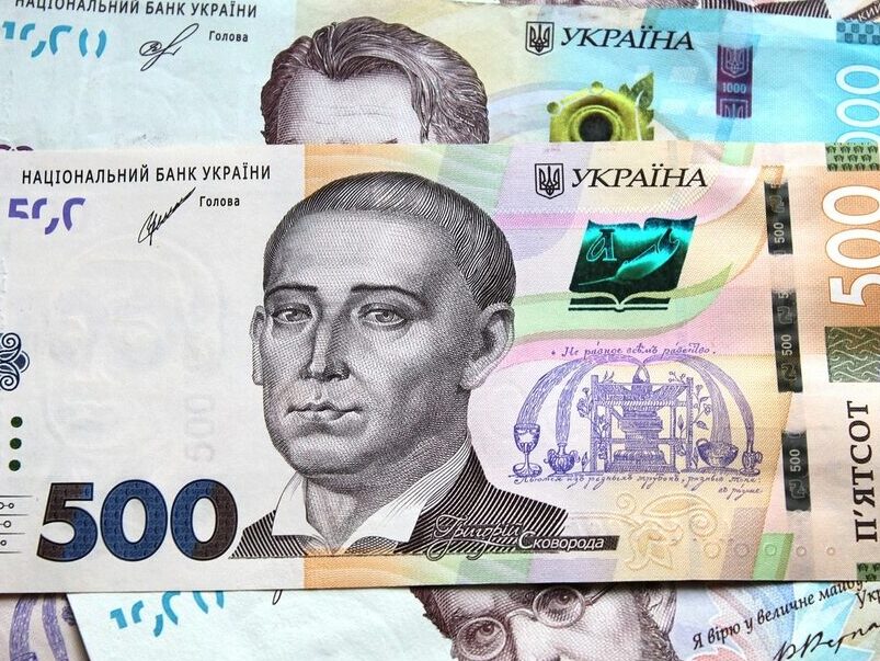 Зображення українських банкнот номіналом 500 та 1000 гривень