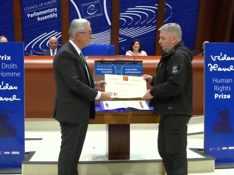 Звільнений з полону доброволець ЗСУ став першим українцем, який отримав премію імені Вацлава Гавела на сесії ПАРЄ