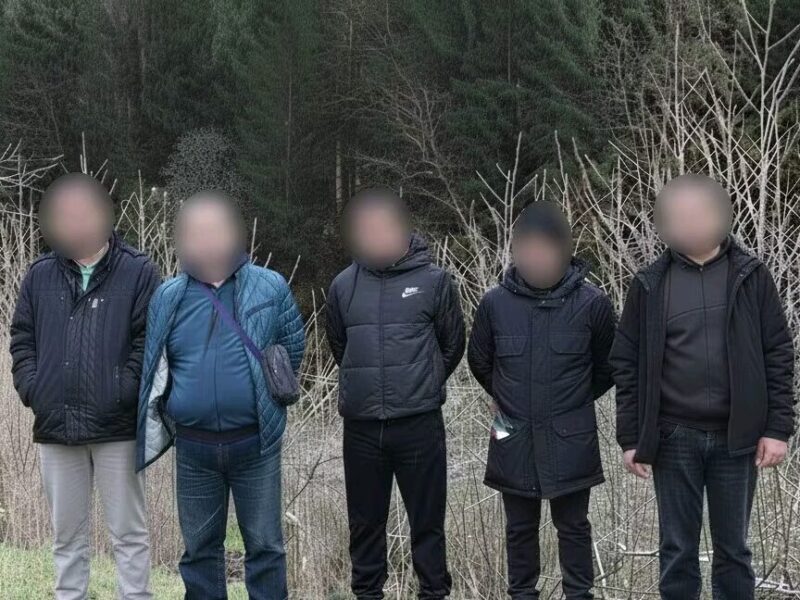 Планували втечу до Румунії за маршрутом у смартфоні: прикордонники зупинили 5 порушників, серед яких жителі Полтавщини