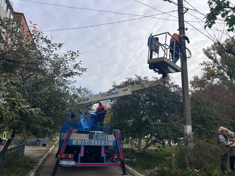У Полтаві через дрони пошкоджень зазнали 6 багатоквартирних будинків і 2 приватних, оперативні служби працюють на місці події