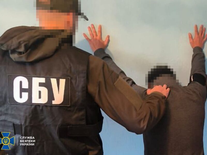 У Запоріжжі затримали шахраїв, які під виглядом військових збирали допомогу на ЗСУ