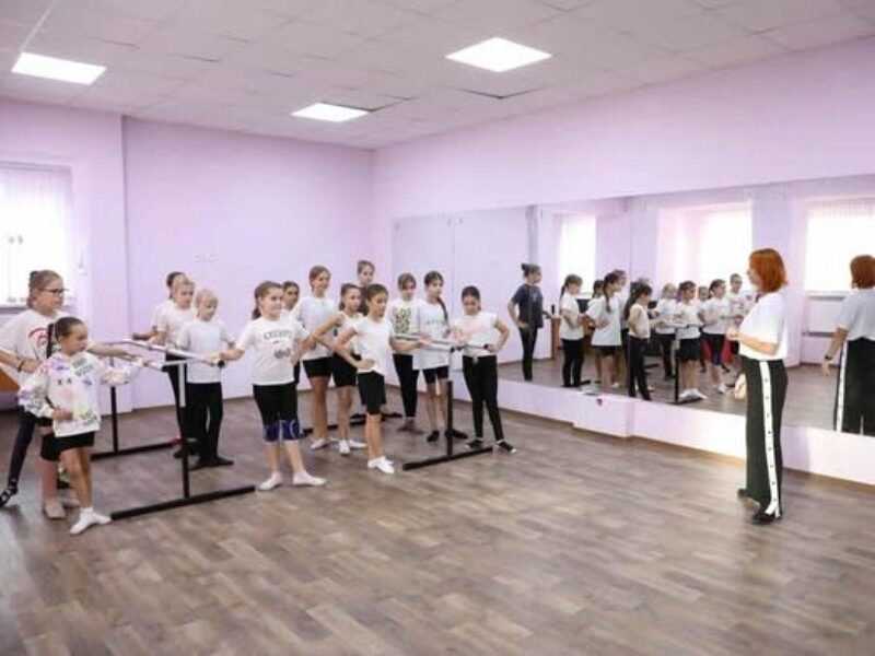 У Кременчуці відкрили оновлену хореографічну залу дитячо-юнацького клубу «Старт»