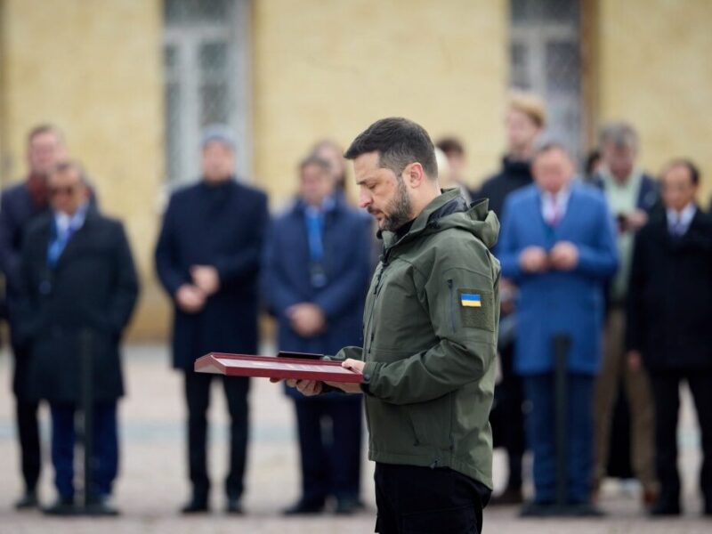 У День захисників та захисниць України глава держави вручив орден “Золота зірка” рідним загиблого лейтенанта з Полтавщини