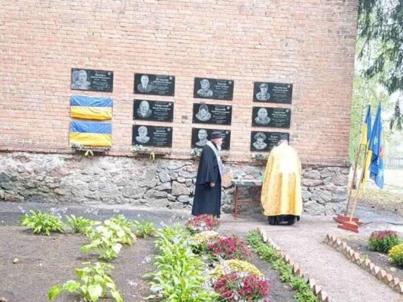 У Світлогірському ліцеї відкрили меморіальні дошки на честь полеглих Захисників Сергія Фабриція та Ігоря Ніколаєнка