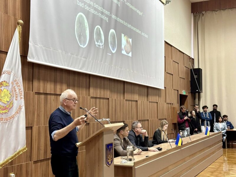 Полтаву відвідав всесвітньо відомий британський нейрохірург, письменник і благодійник Генрі Марш: про що говорив із полтавськими медиками