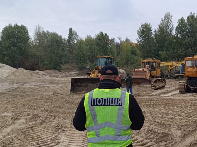 Мільйони на піску: на Полтавщині викрили злочинну групу на незаконному видобутку копалин