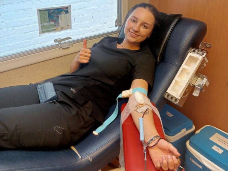 Лікарі та медсестри полтавської лікарні долучилися до донорського руху та зробили донації