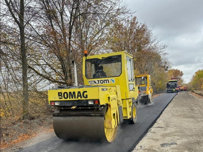 На Полтавщині за тиждень оновили майже 49 тисяч м ² дорожнього покриття