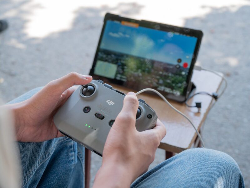 Безпекові виклики під час війни, пілотування дронами та поводження зі зброєю: анонс тренінгів для цивільних осіб у Полтаві