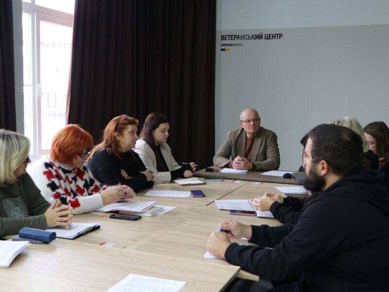 Від відеонагляду до Вікіпедії: у Полтаві обговорили ініціативи щодо вшанування й збереження пам’яті Захисників