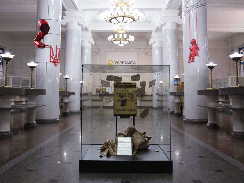 Розстріляна, але нескорена: Укрпошта показала ціну зв’язку під час війни