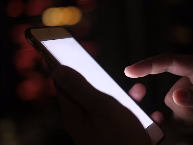 Як залишатися на зв’язку під час знеструмлень