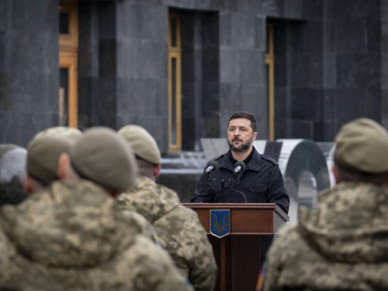 Володимир Зеленський привітав воїнів територіальної оборони з професійним святом і відзначив їх державними нагородами