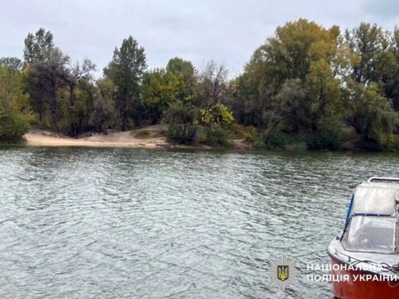 На Кременчуччині у водоймі поряд із човном виявили тіло чоловіка