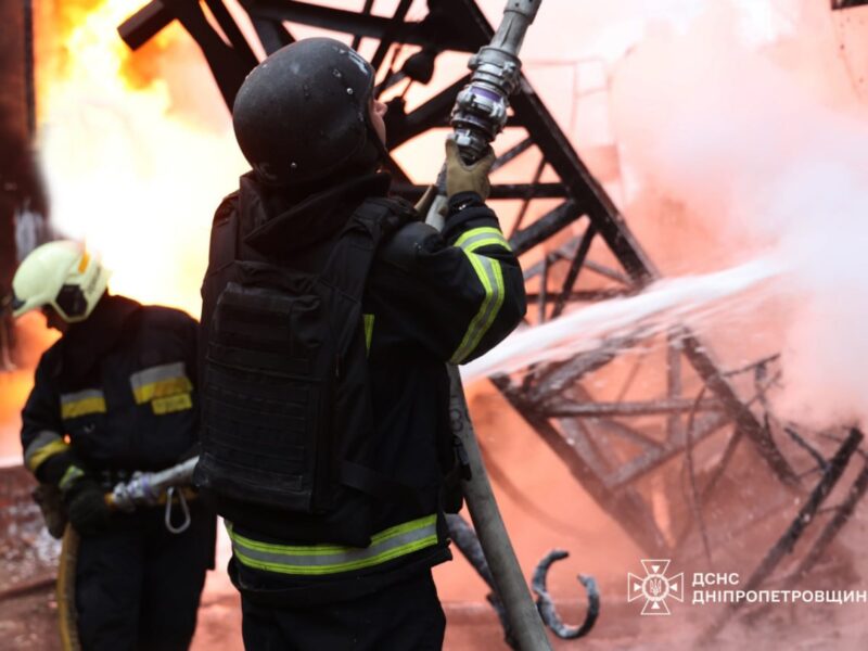 Зеленський: вночі ворог випустив понад 450 дронів і більше ніж 30 ракет, є жертви