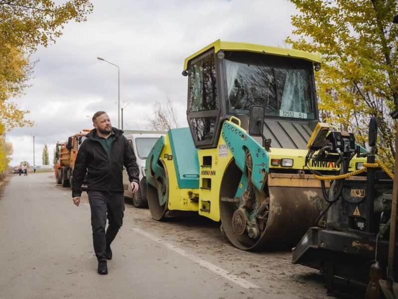 На дорозі від Мильців до траси Київ – Харків планують відновити 2,4 тисячі м² покриття