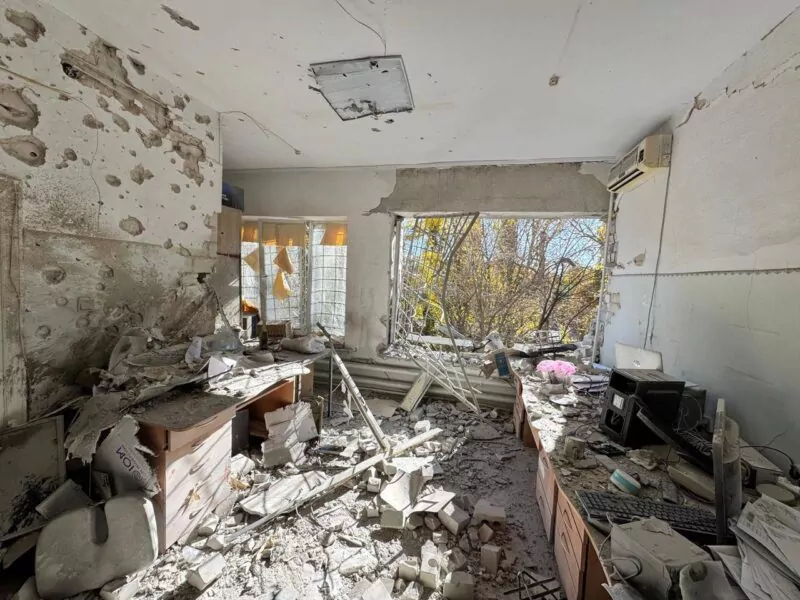 Цинізм терору: росія цілеспрямовано вдарила по дитячій лікарні у Херсоні, – Зеленський