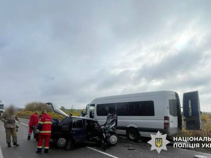 ДТП на Полтавщині: водій легковика загинув після зіткнення із мікроавтобусом