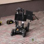 У центрі Полтави поліція перевірила підозрілу валізу: на місці працювали вибухотехніки та робот (ФОТО)