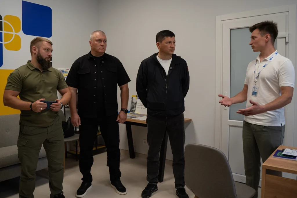 Представники на відкритті простору турботи для ветеранів