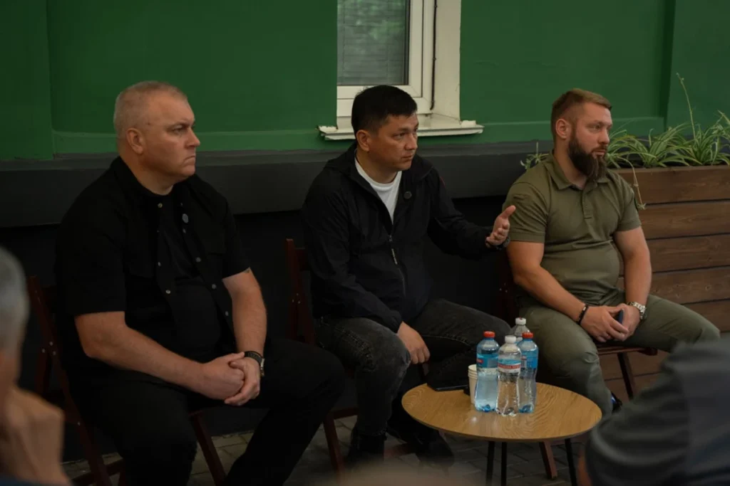 Представники влади і військові