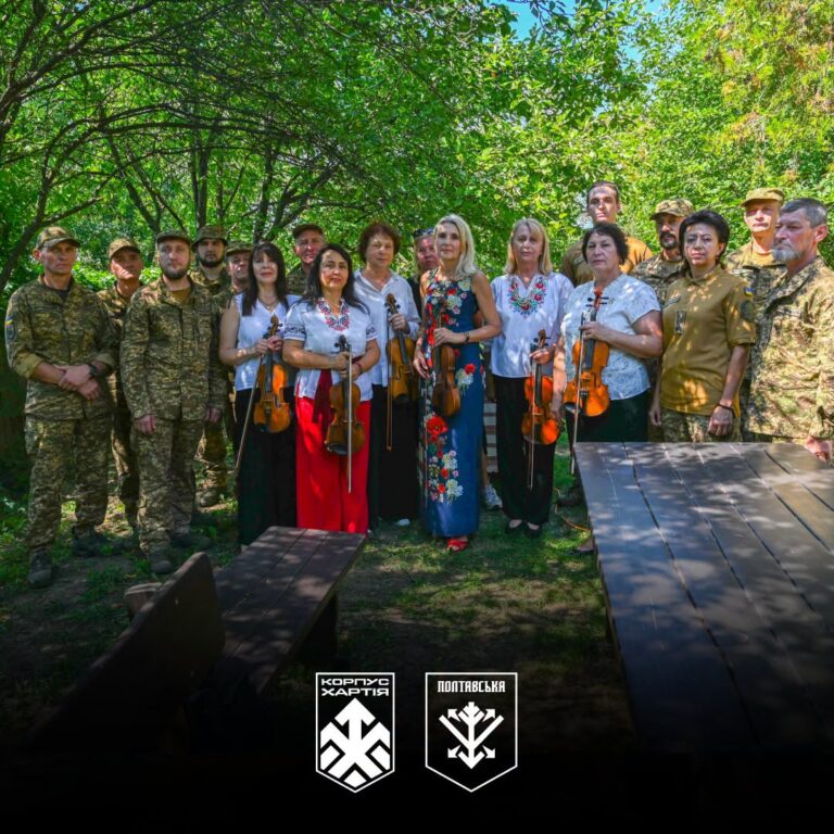 Військовослужбовці з музикантами