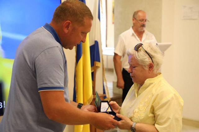 вручення нагороди родині полеглого воїна