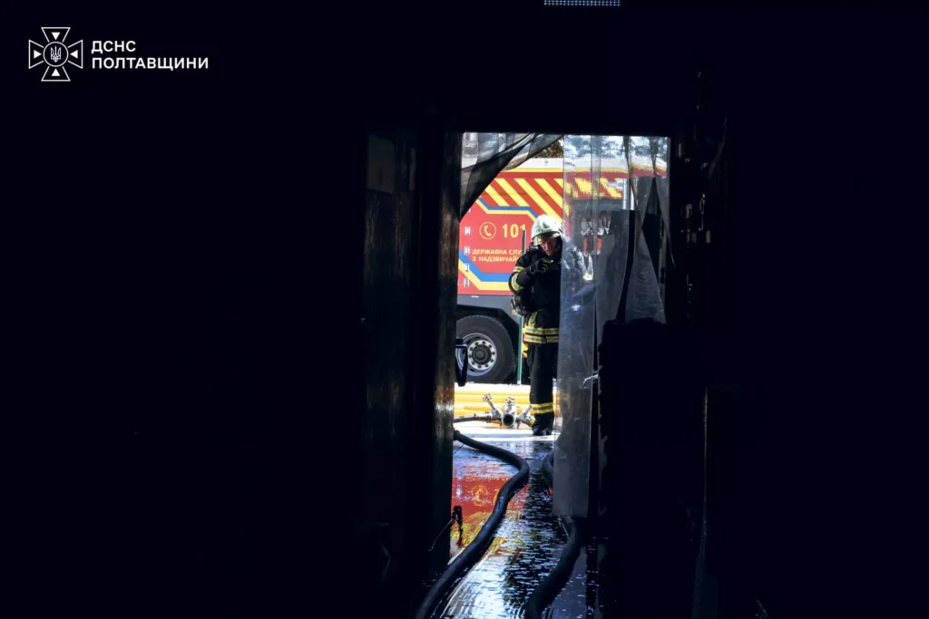 вхід в приміщення, де вирувала пожежа