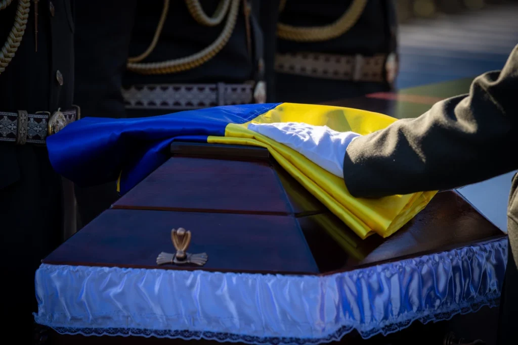 сильно-жовтий прапор на труні
