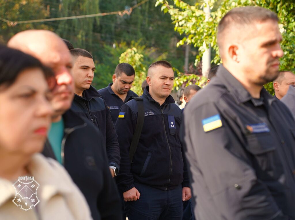 рятувальники на вулиці
