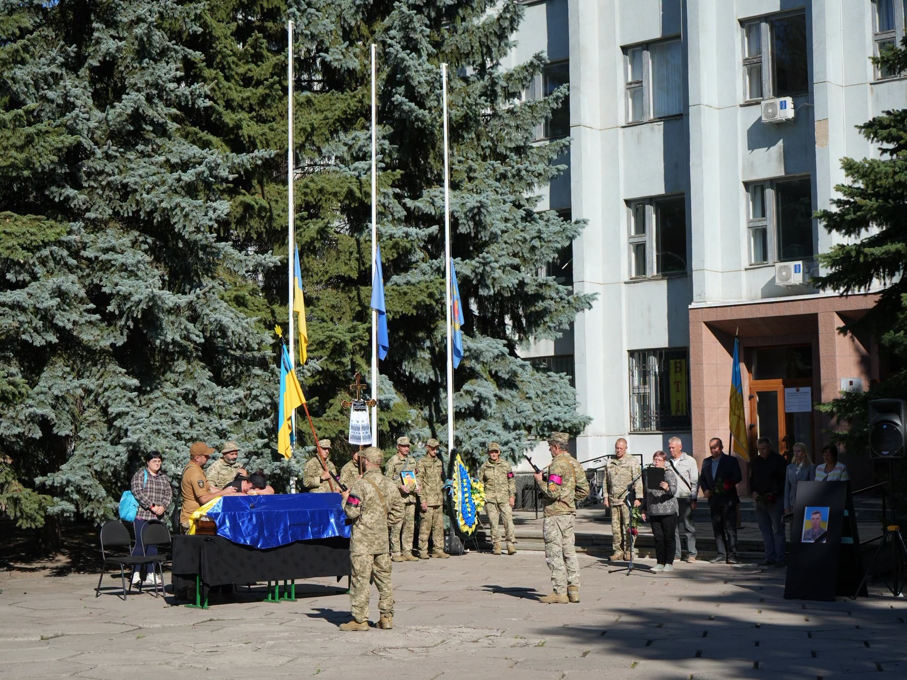 У Пирятинській громаді попрощалися з військовослужбовцем Олегом Волошиним