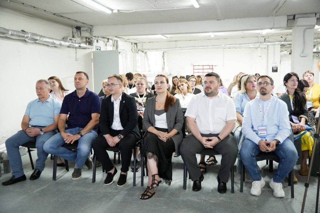 представники влади на вітальній частині курсу