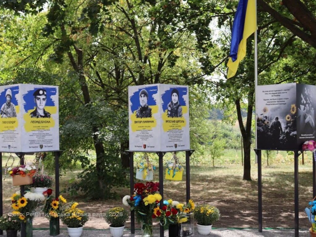 Стенди з інформацією про полеглих воїнів
