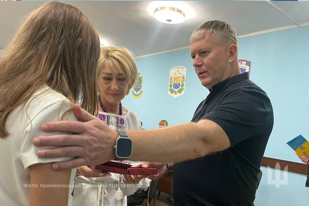 рідним передають нагороду полеглого воїна
