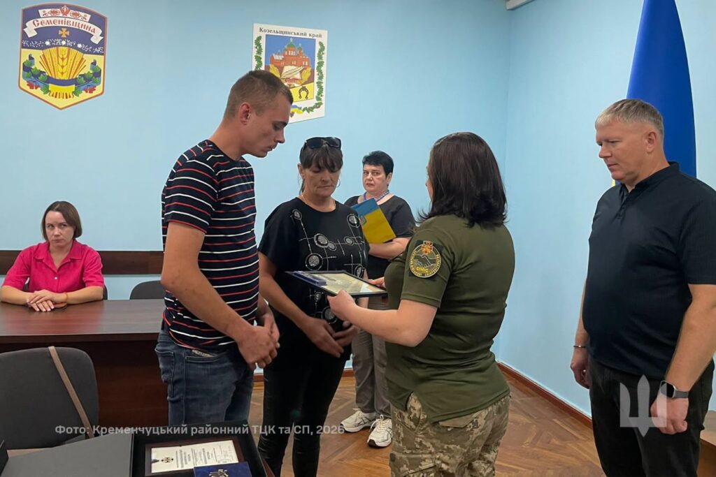 рідним передають нагороду полеглого воїна