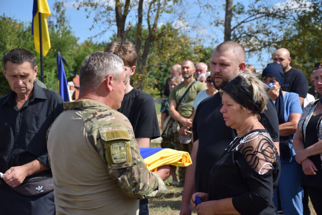 вручення прапора родині