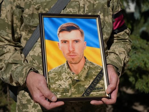 У Пирятинській громаді попрощалися з військовослужбовцем Олегом Волошиним