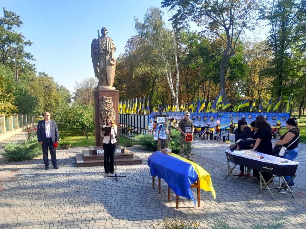 Глобинська громада попрощалася із захисником Володимиром Мартиновим