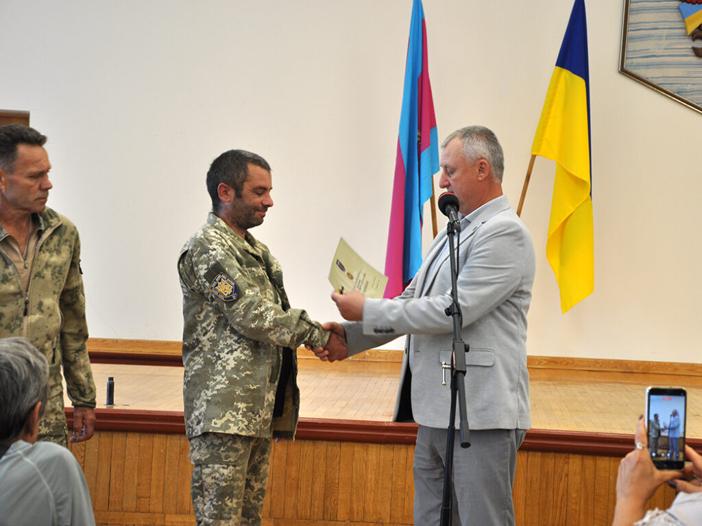 У Гребінці ветерану Юрію Хатьонці вручили відзнаку міністра оборони «За поранення»