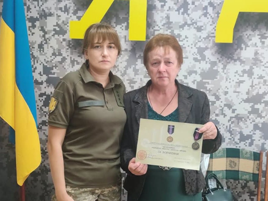 Захисникам із Полтавщини вручили відзнаки «Комбатантський хрест» та «За поранення»