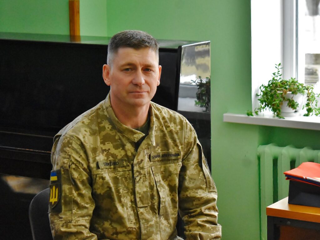 Поезія, народжена війною: у полтавському ЗВО презентували збірку «Сенси» Олександра Сопіженка