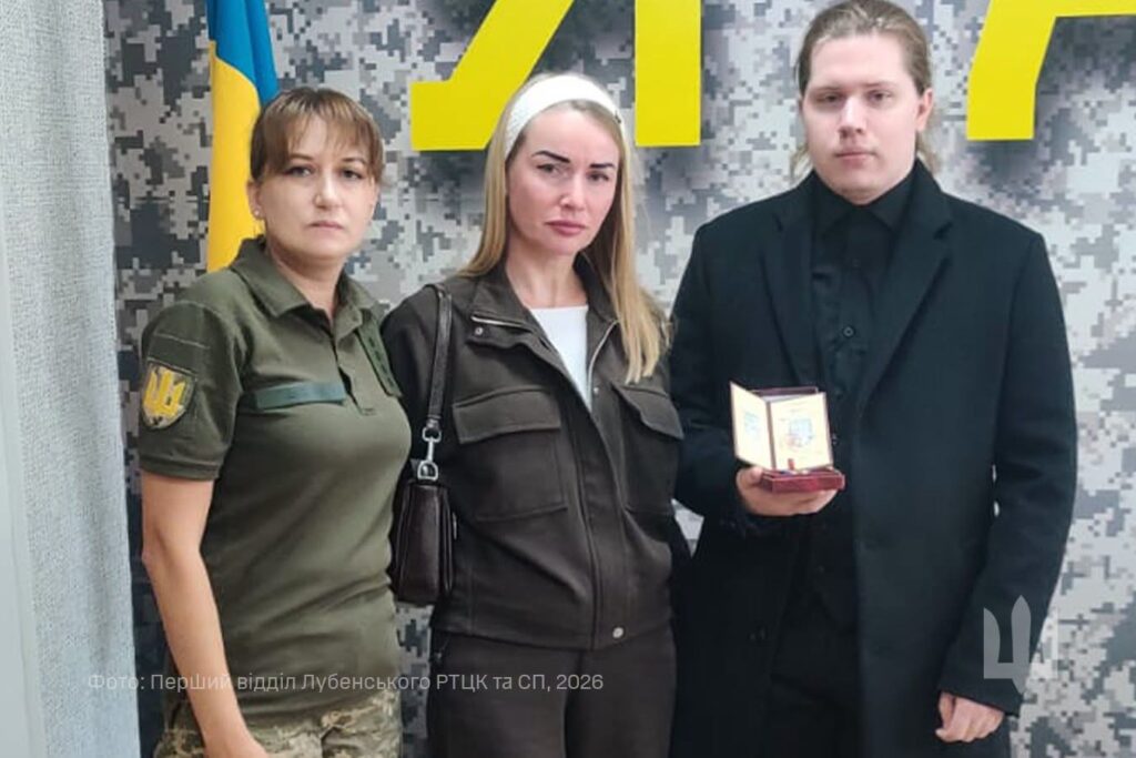 фото родини та військовослужбовиці