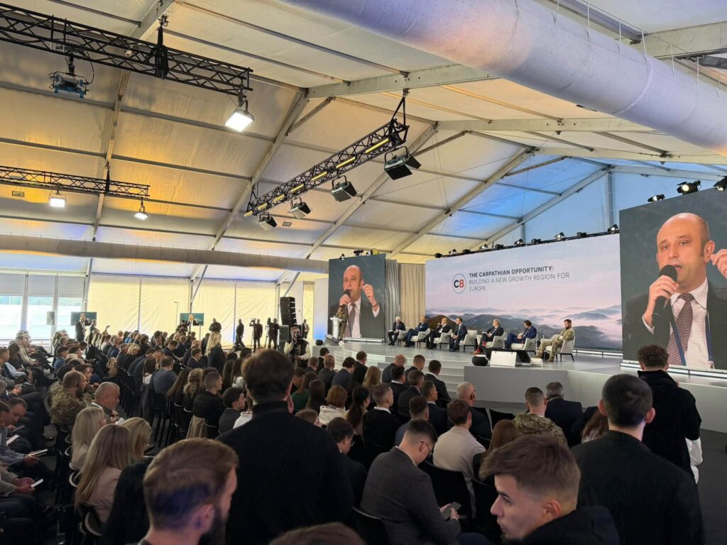 Інвестиції та нові партнерства: Полтавська область налагоджує міжрегіональні зв’язки на форумі «Карпатська вісімка»