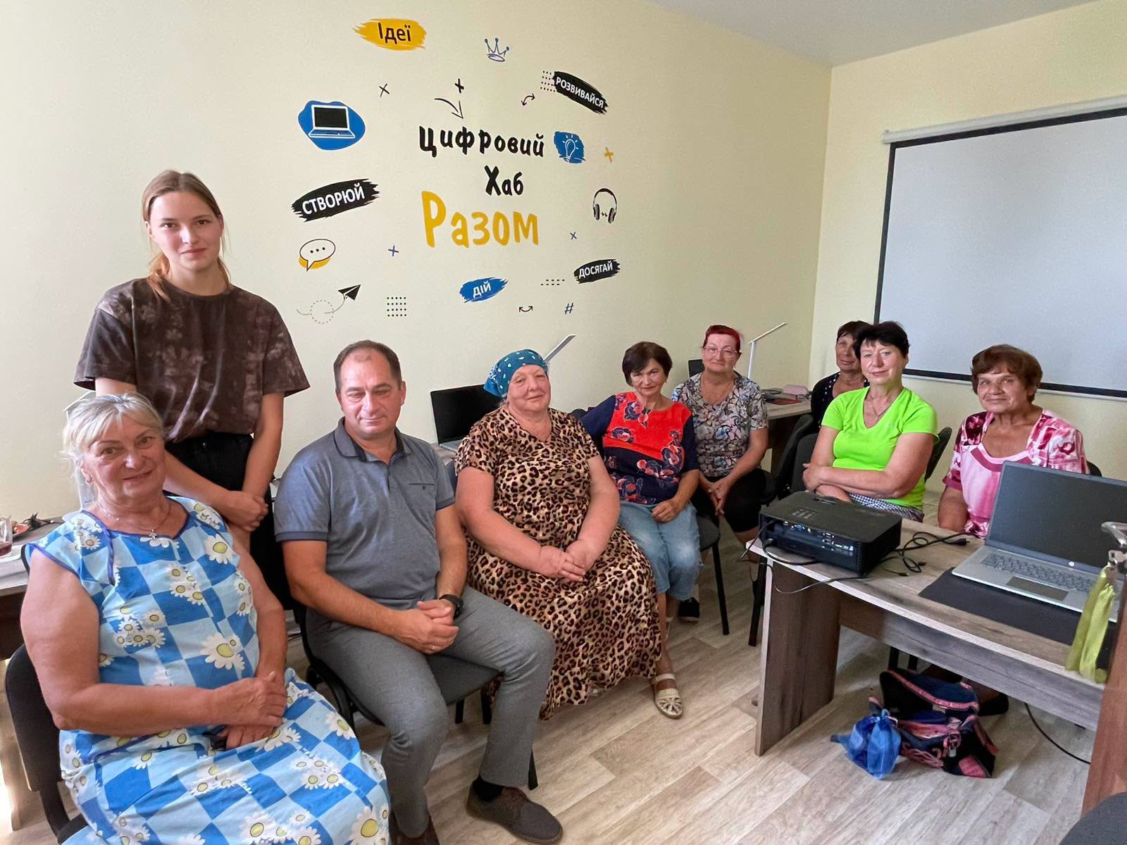 Фото учасників хабу