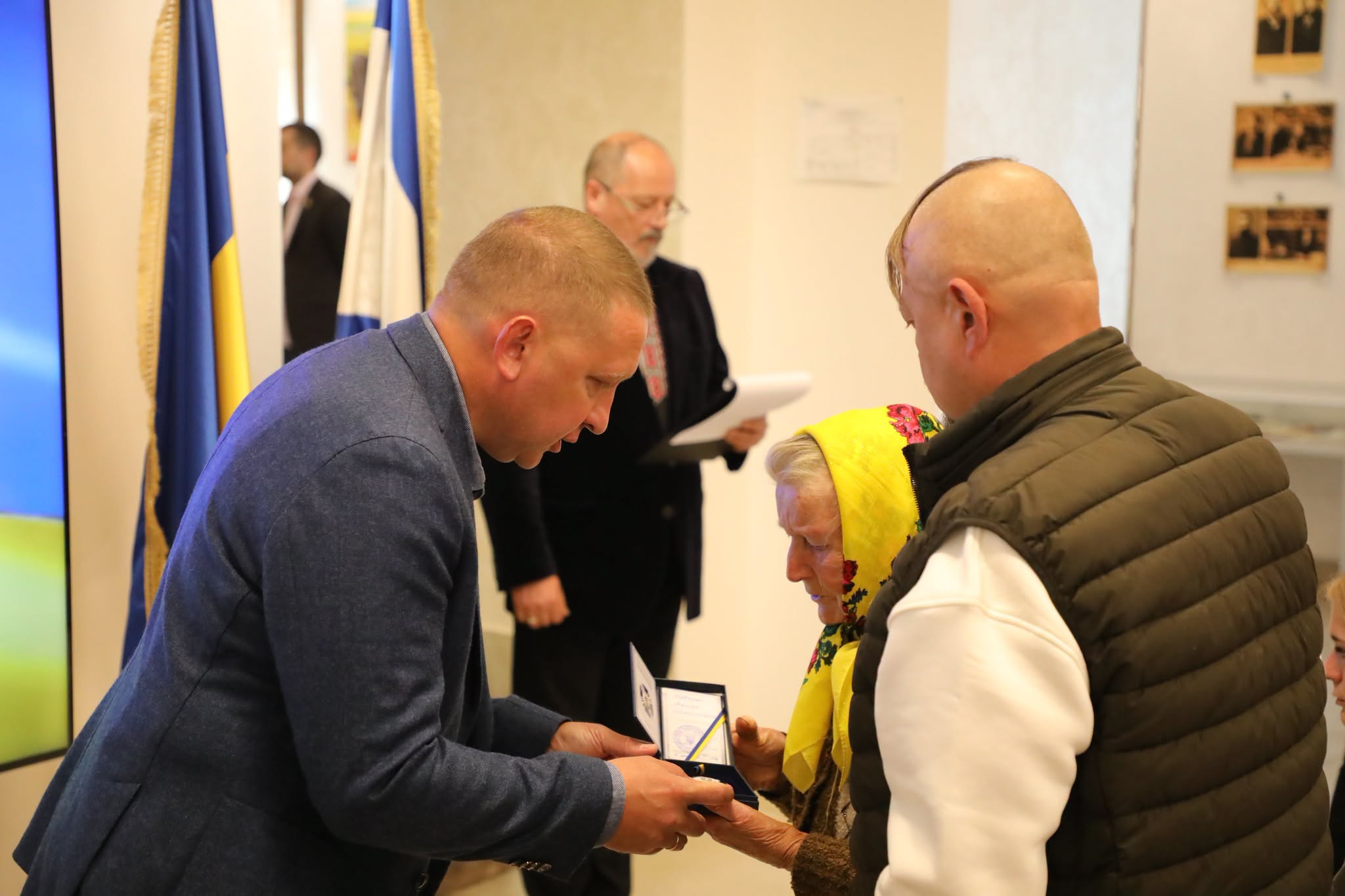 Передача відзнаки рідним захисників