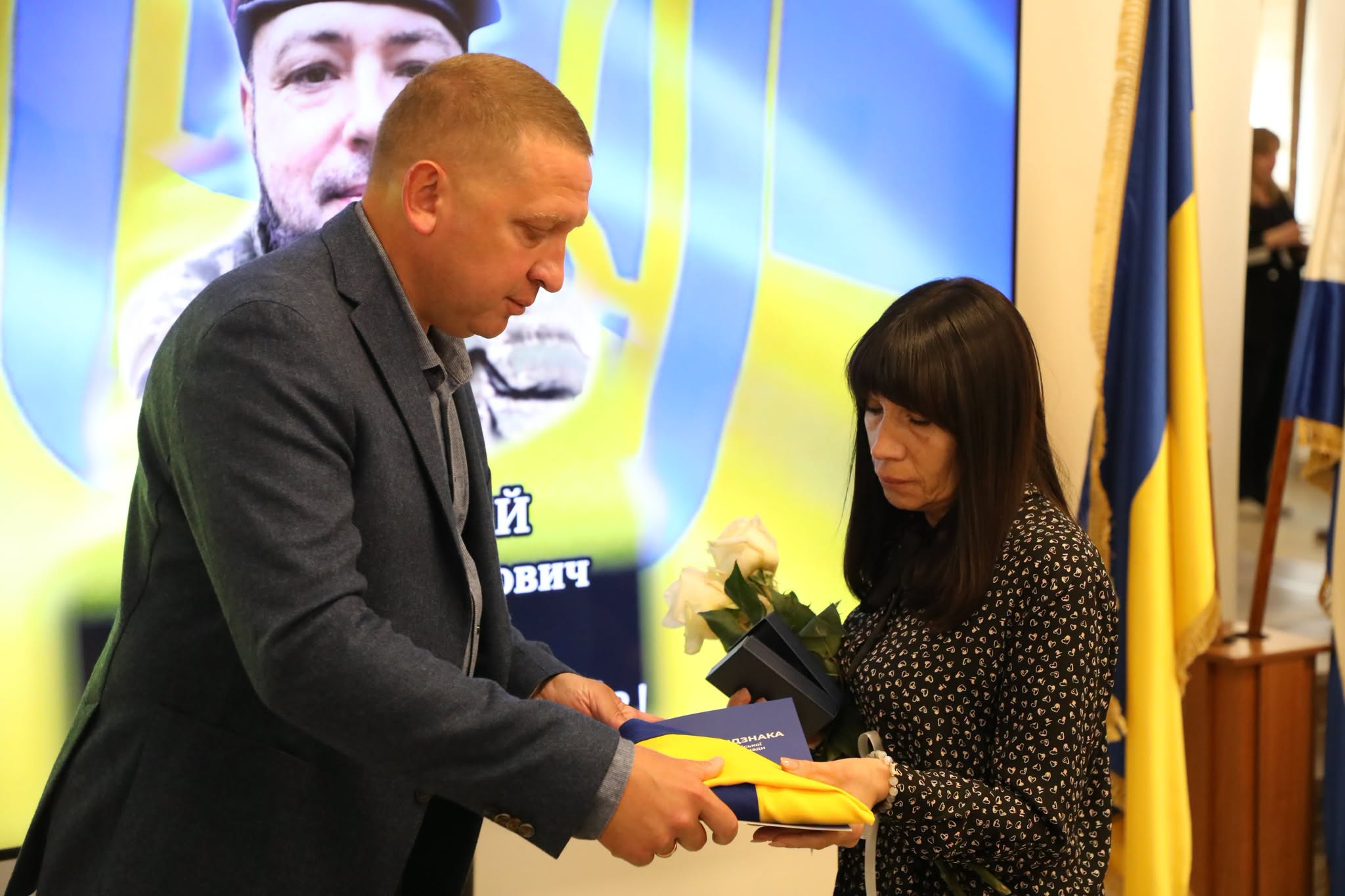 Передача відзнаки рідним захисників